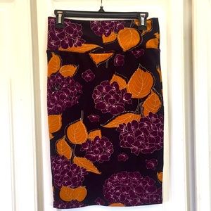 LuLaRoe skirt. Size S. Like new. Black purple gold